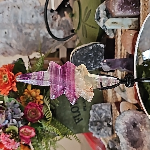 Beautiful Flourite Star Carving - Picture 7 of 12